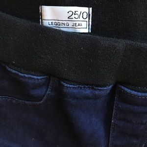 GAP Jeans - GAP Dark Wash Legging Jean with Zipper Detail GAP Jeans - GAP Dark Wash Legging Jean with Zipper Detail